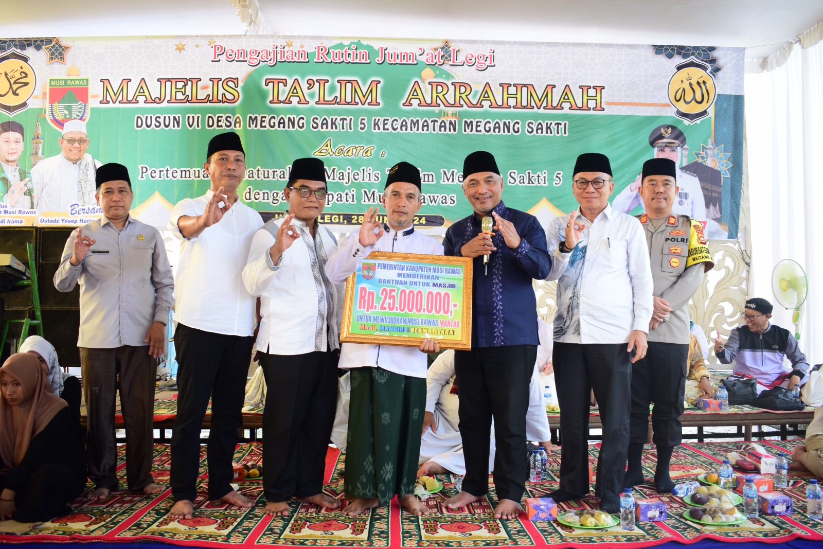 Hadiri Majelis Ta’lim, Ketua TP PKK Beri Bantuan dan Santuni Anak Yatim