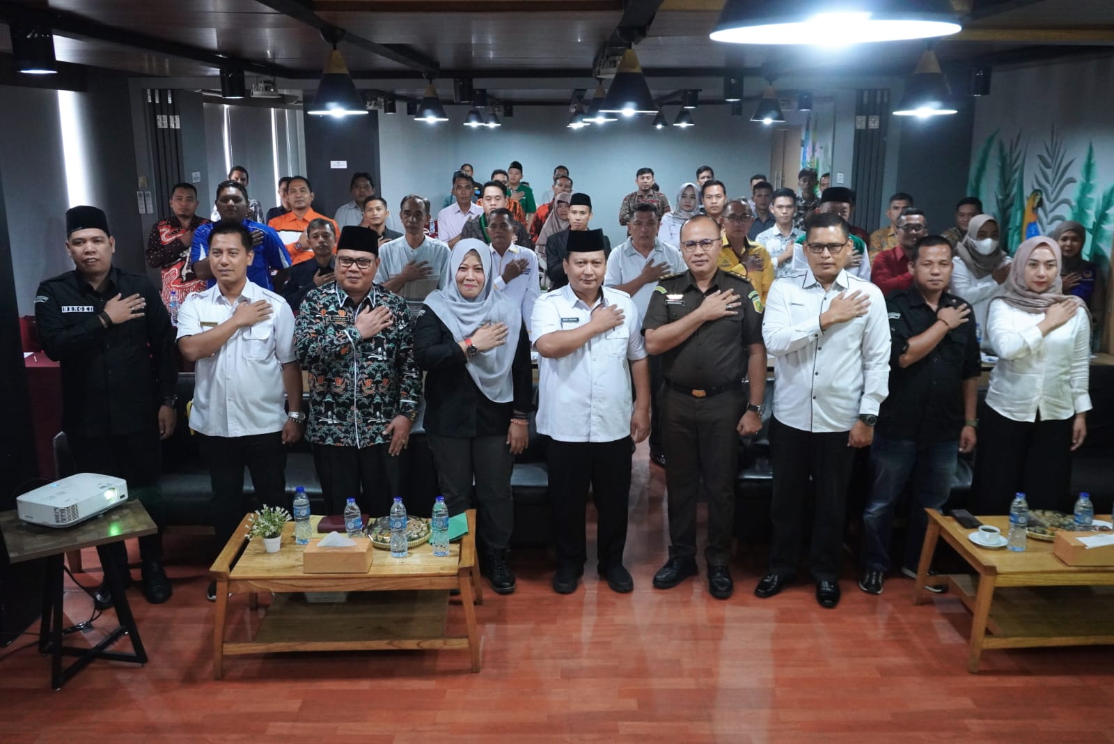 Plt Asisten Pemerintahan dan Kesra Hadiri Rapat Koordinasi Tahapan Pencalonan Bupati dan Wakil Bupati dalam Pemilihan Serentak Tahun 2024