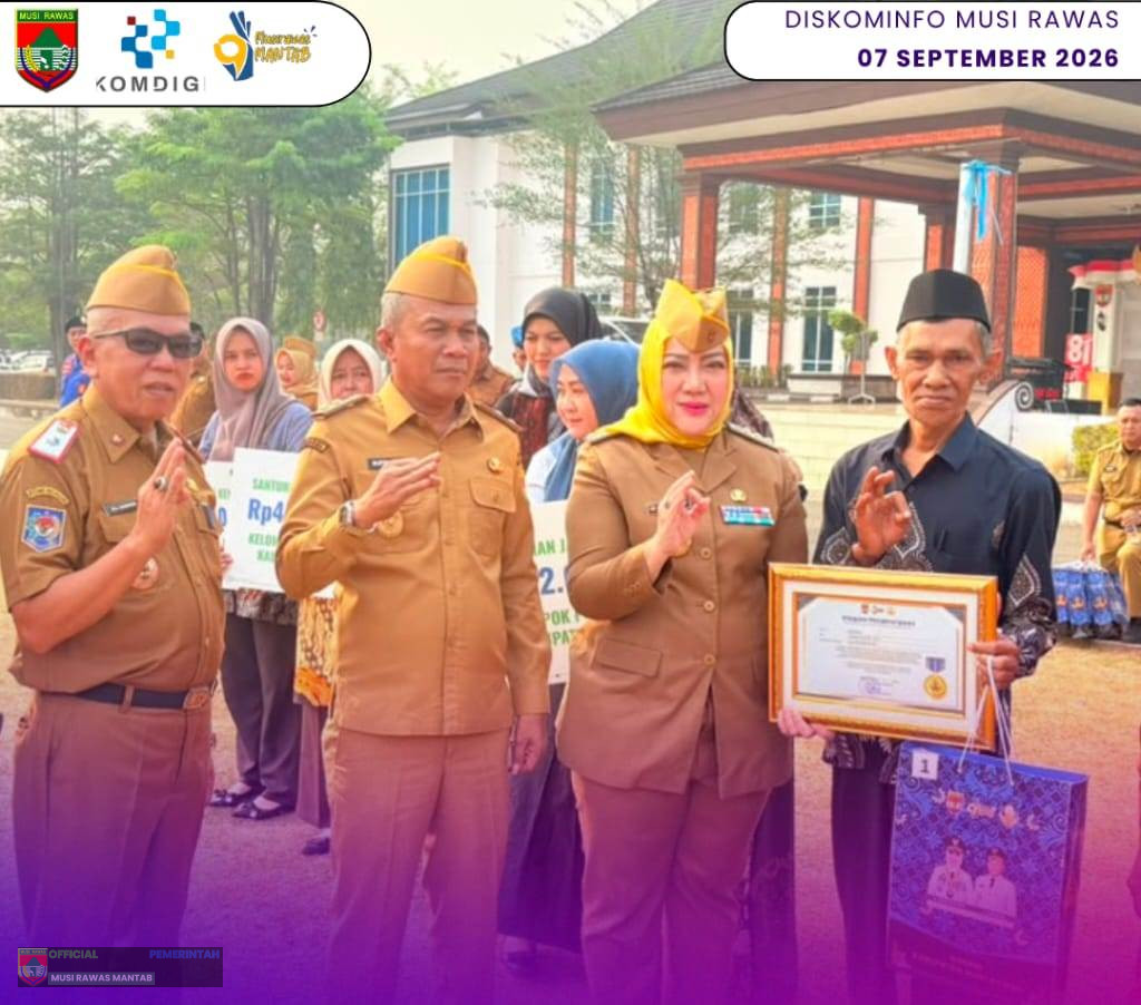 Bupati Musi Rawas Pimpin Apel Pagi dan Serahkan Bingkisan bagi PNS Purna Tugas